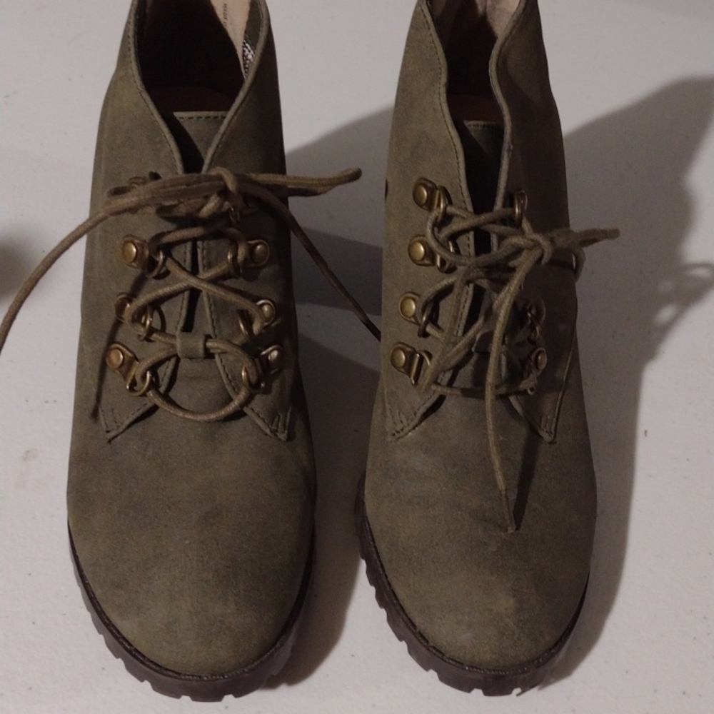 RESTRICTED ankle booties size 7